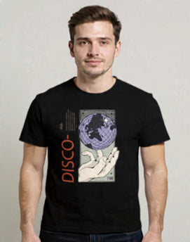 Camiseta Discover the World - Diseño de Viajes Minimalista - Mano Sujetando el Mundo Tee